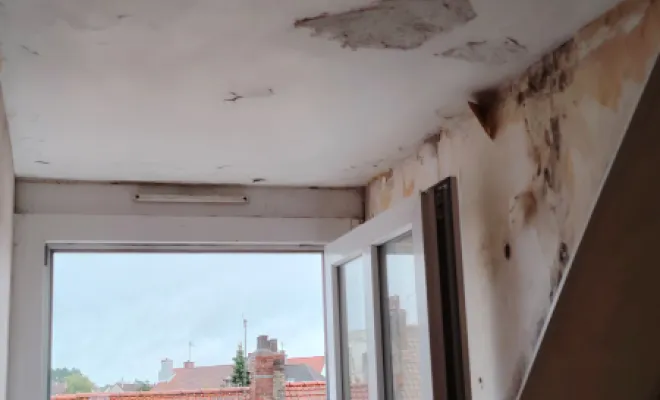 Peindre un plafond de salon jauni par le temps à Boulogne-sur-Mer, Boulogne-sur-Mer, MGT Peinture