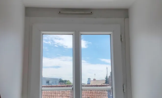 Peindre un plafond de salon jauni par le temps à Boulogne-sur-Mer, Boulogne-sur-Mer, MGT Peinture